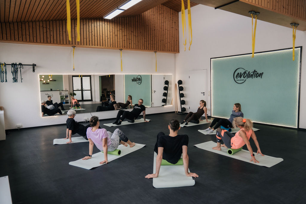 Kleine Gruppe im Schmerzkurs bei Evolution Training